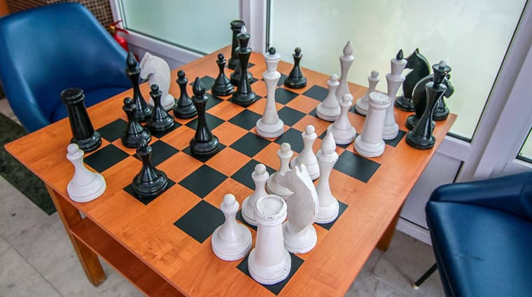 Шахматный стол для гостей санатория Павлова в Ессентуках 